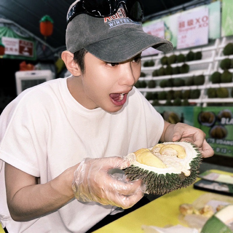 Huang Minghao enjoying durian at the SS2 Night Market in Malaysia!