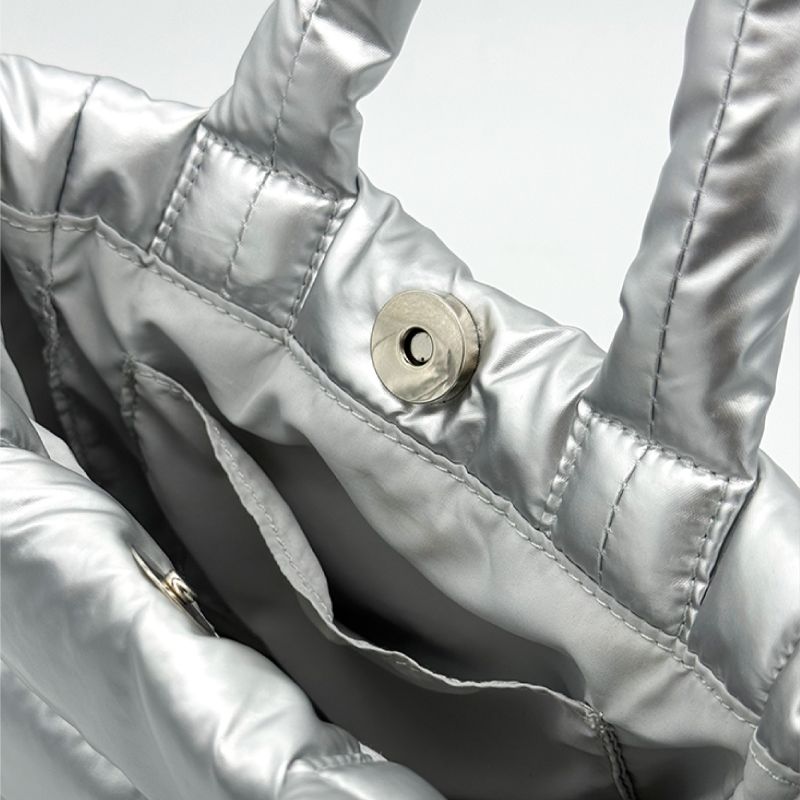 Waterproof and easy-to-clean CCTV panda-themed tote bag