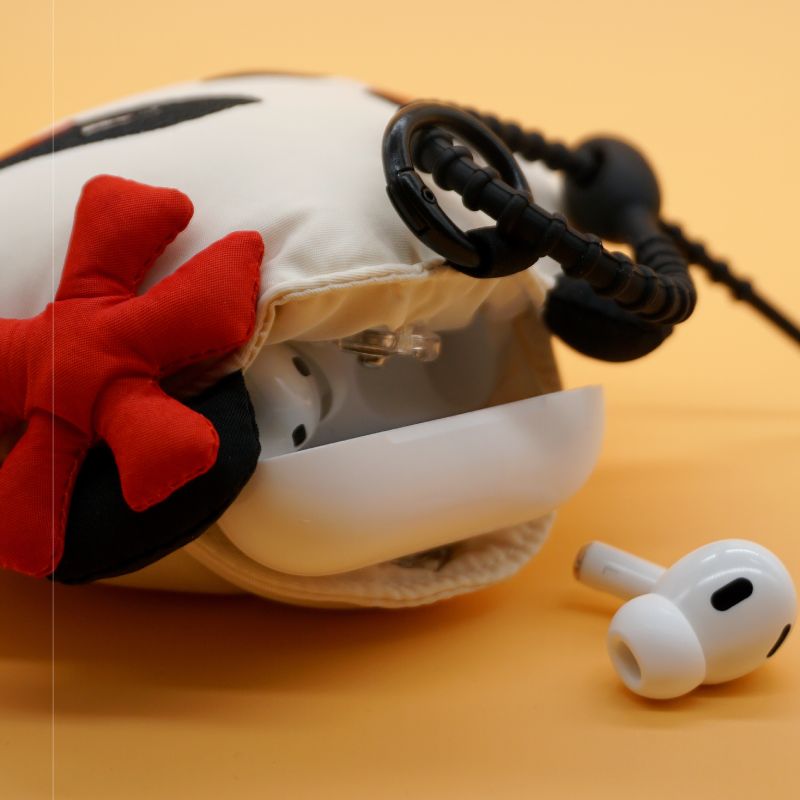 CCTV's soft and non-deformable headphone case