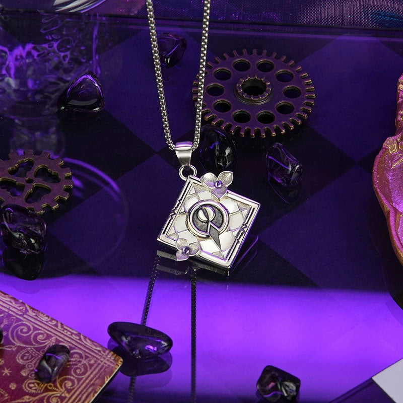 Liu Xiao Link Click Pendant Necklace featuring 925 silver and zirconia diamond, displayed with decorative elements.