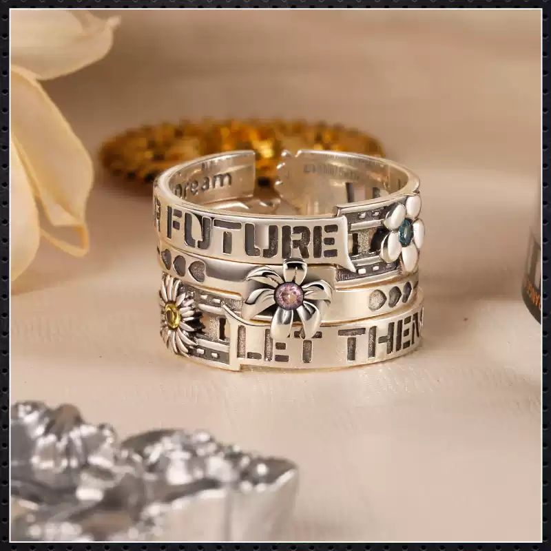 Link Click Time Link Combination Ring Set - Lu Guang & Cheng Xiaoshi. 925 sterling silver rings that form a high-five pattern when combined.